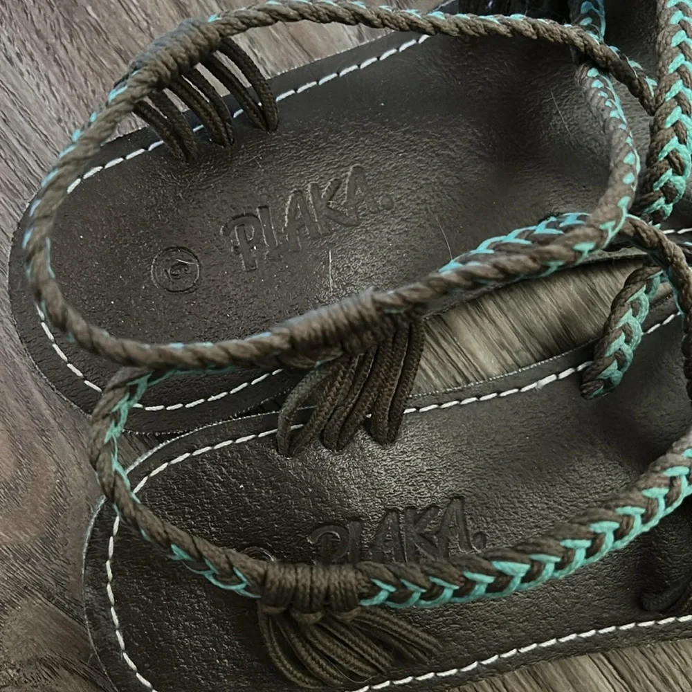 Plaka Braided Women's Sandals - Picture 2 of 4